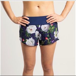 Oiselle Roga Shorts - Moody Floral Special Edition